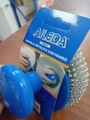 ESPONJA METALICA CON MANGO AILEDA